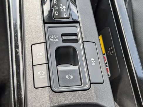 Used 2024 Toyota Prius XLE FWD image 17