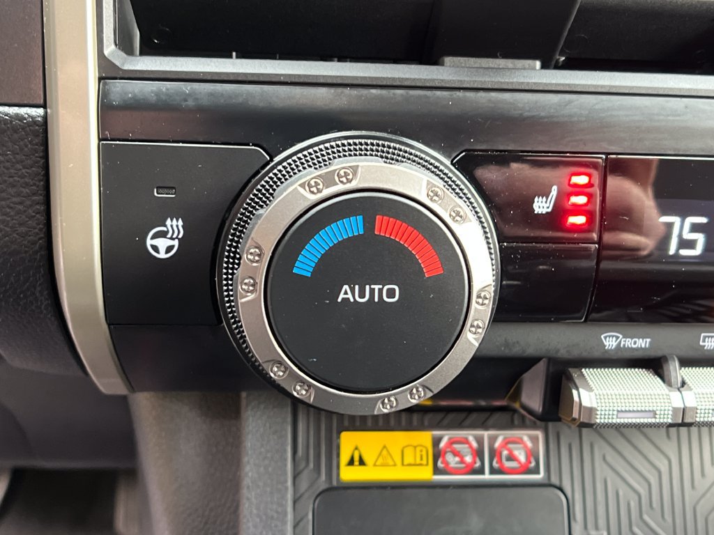 Used 2025 Toyota Tacoma SR5 AWD/4WD image 27