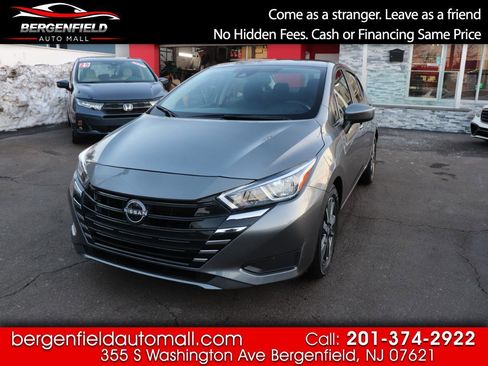 Used 2024 Nissan Versa SV image 1