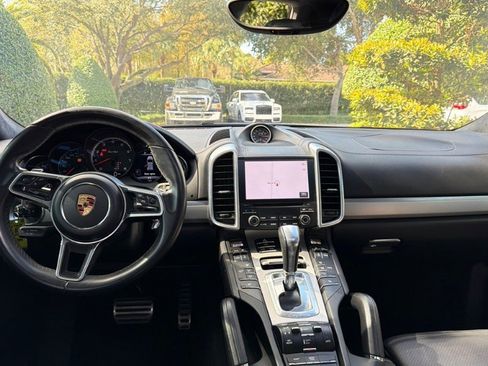 Used 2017 Porsche Cayenne Turbo w/ Sport Chrono Package image 7
