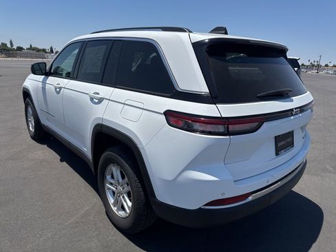 Used 2024 Jeep Grand Cherokee Laredo RWD image 3