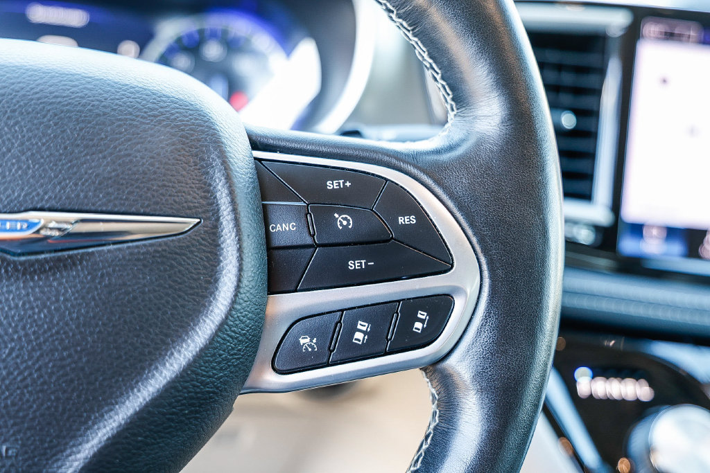Used 2021 Chrysler Pacifica Touring-L FWD image 45