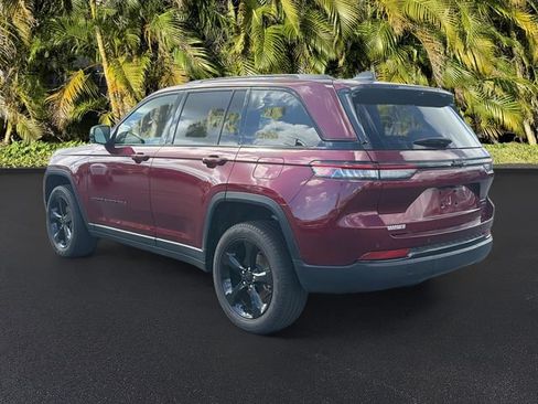 Used 2023 Jeep Grand Cherokee Limited w/ Luxury Tech Group II RWD image 8