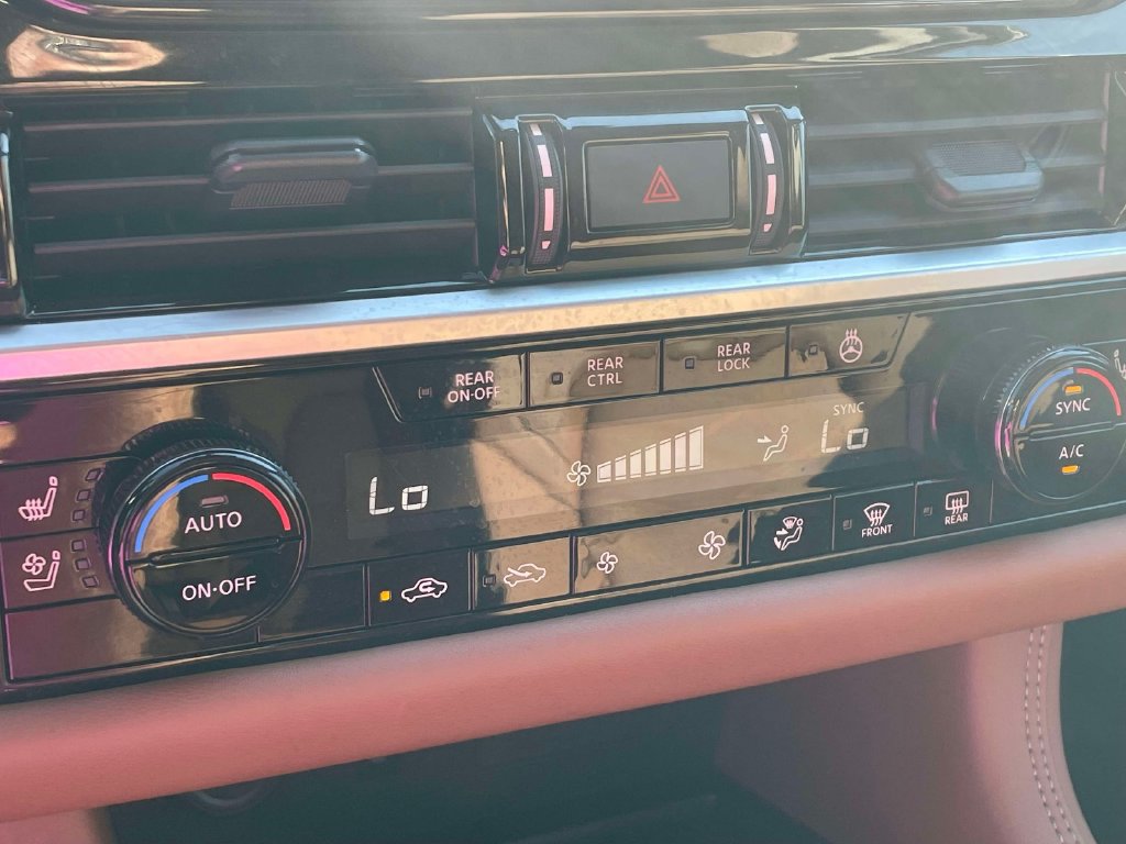 Used 2025 Nissan Pathfinder Platinum w/ Cargo Package FWD image 28