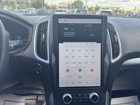 Used 2023 Ford Edge SEL image 15