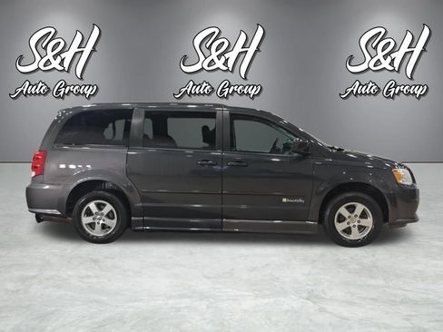 Used 2012 Dodge Grand Caravan SXT FWD image 19