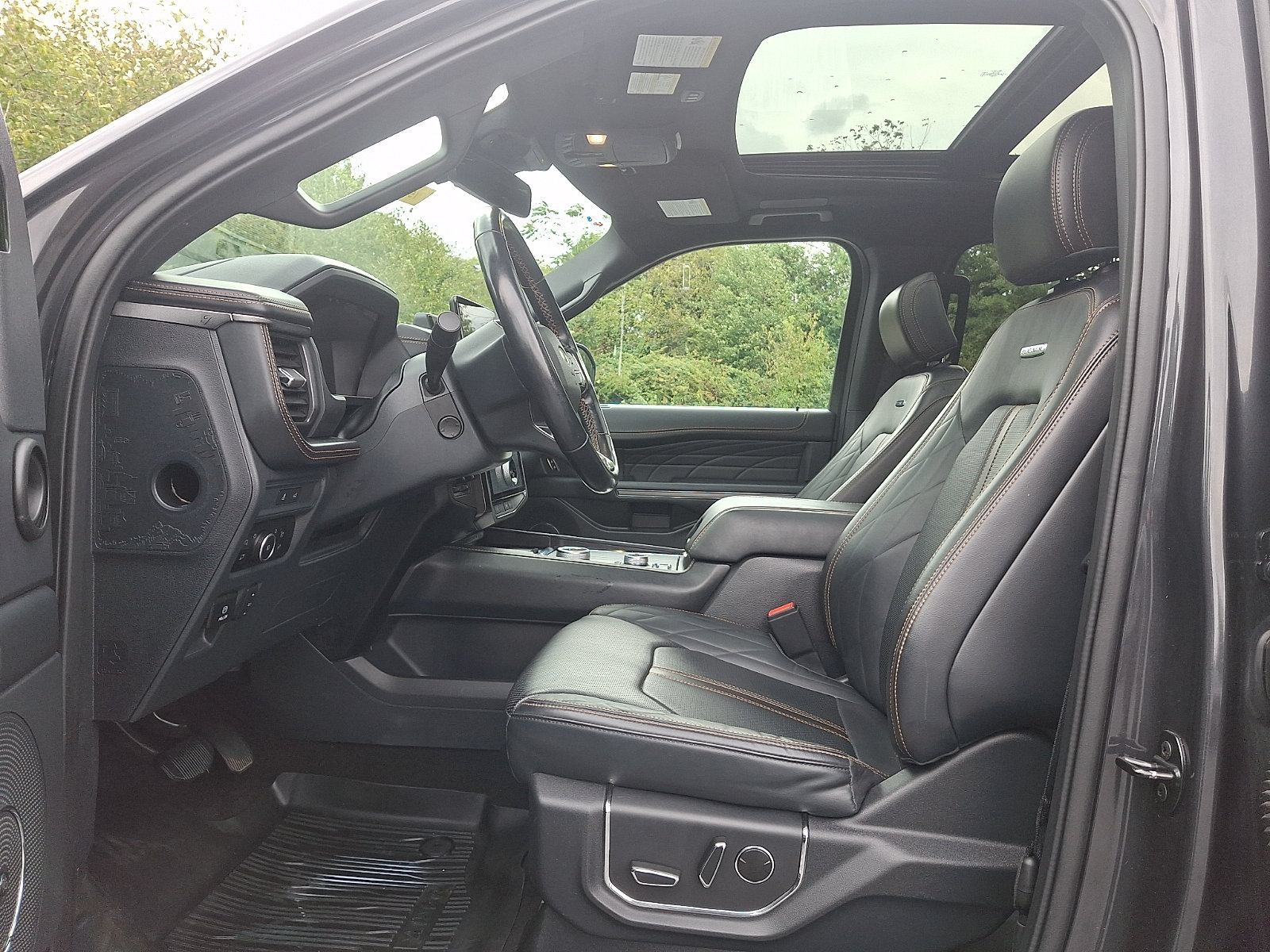 Certified 2023 Ford Expedition Platinum AWD/4WD image 15