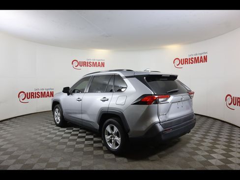 Used 2021 Toyota RAV4 XLE w/ Convenience Package image 8