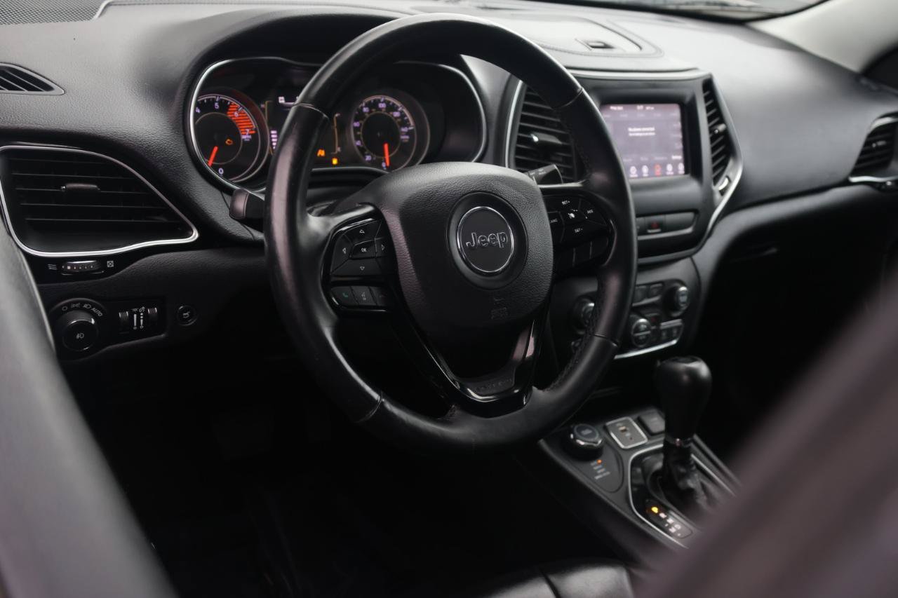 Used 2019 Jeep Cherokee Latitude Plus AWD/4WD image 8