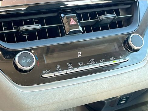 Used 2025 Toyota Corolla LE image 16