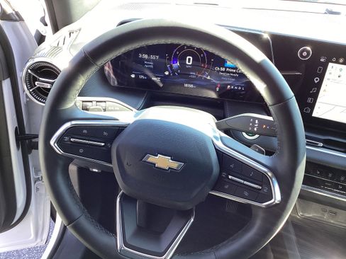 Used 2025 Chevrolet Equinox LT AWD/4WD image 16