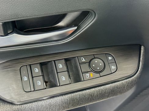 Used 2026 Nissan Kicks SV FWD image 24