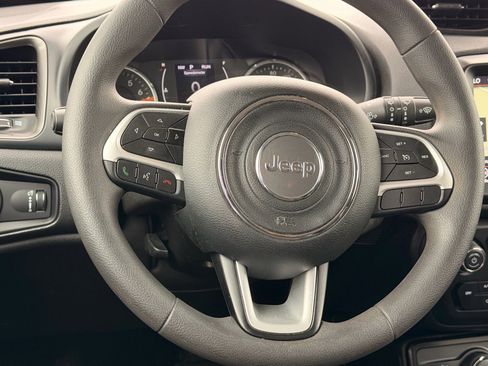 Used 2023 Jeep Renegade Latitude AWD/4WD image 12