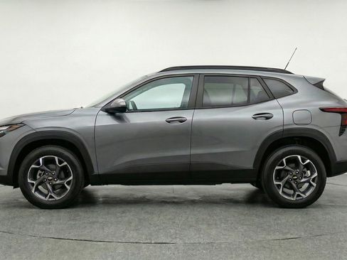 Used 2025 Chevrolet Trax LT FWD image 5