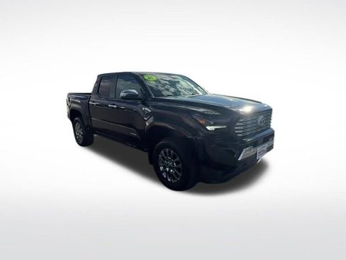 Used 2024 Toyota Tacoma Limited w/ Limited Package (LT) image 41