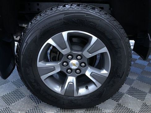 Used 2018 Chevrolet Colorado Z71 AWD/4WD image 11