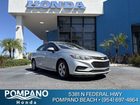 Used 2018 Chevrolet Cruze LS image 1
