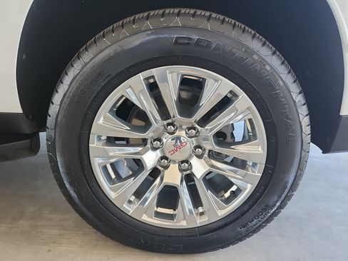 Used 2025 GMC Yukon XL Denali AWD/4WD image 10