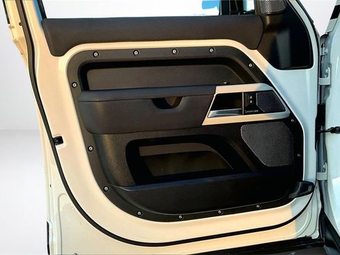 Used 2020 Land Rover Defender 110 SE image 20