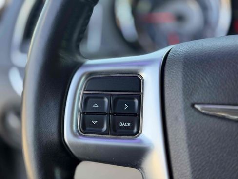Used 2011 Chrysler Town & Country Touring-L w/ Entertainment Group #2 FWD image 28