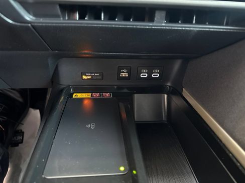Used 2025 Toyota Camry LE AWD/4WD image 29