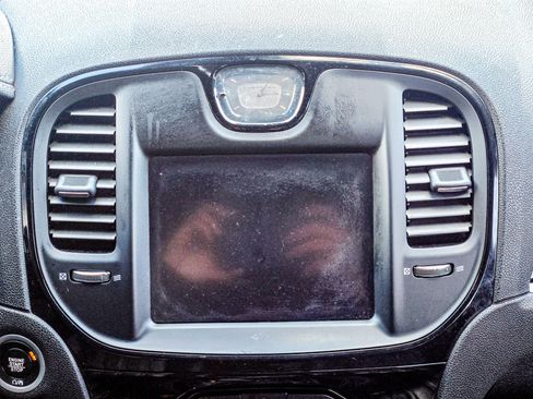 Used 2019 Chrysler 300 S image 18