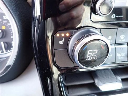 Used 2021 Toyota Highlander XLE image 25