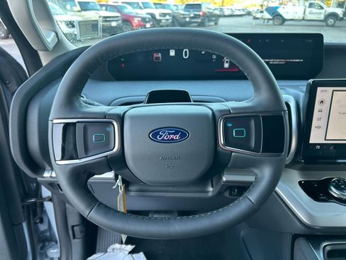 New 2025 Ford Expedition Active image 13