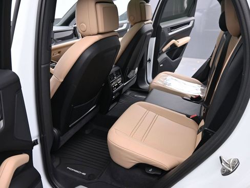 New 2025 Porsche Cayenne Coupe image 25