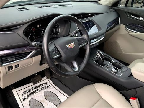 Used 2023 Cadillac XT4 Luxury w/ Cold Weather Package image 13