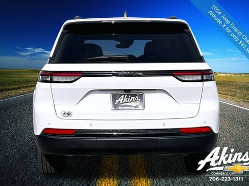 Used 2024 Jeep Grand Cherokee Altitude image 5