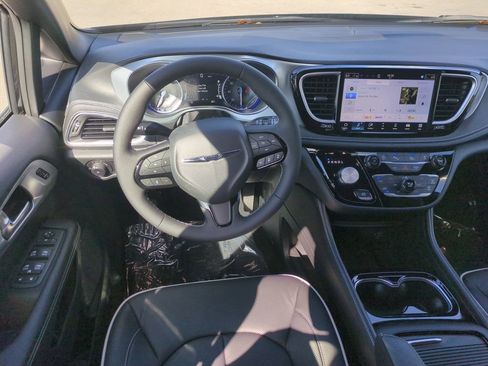 New 2026 Chrysler Pacifica Limited w/ S Appearance Package FWD image 17