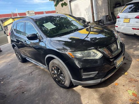 Used 2017 Nissan Rogue S AWD/4WD image 4