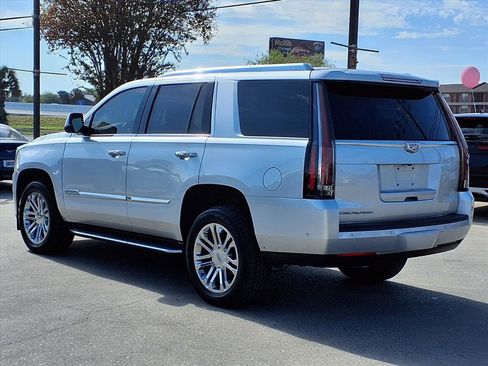 Used 2020 Cadillac Escalade 2WD image 5