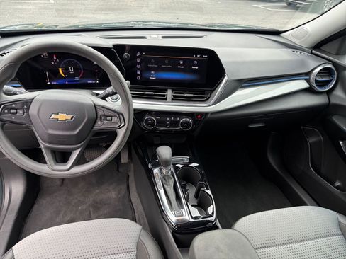 Used 2025 Chevrolet Trax LT image 27