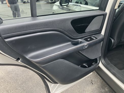 Used 2022 Lincoln Aviator AWD w/ Premium Package image 15