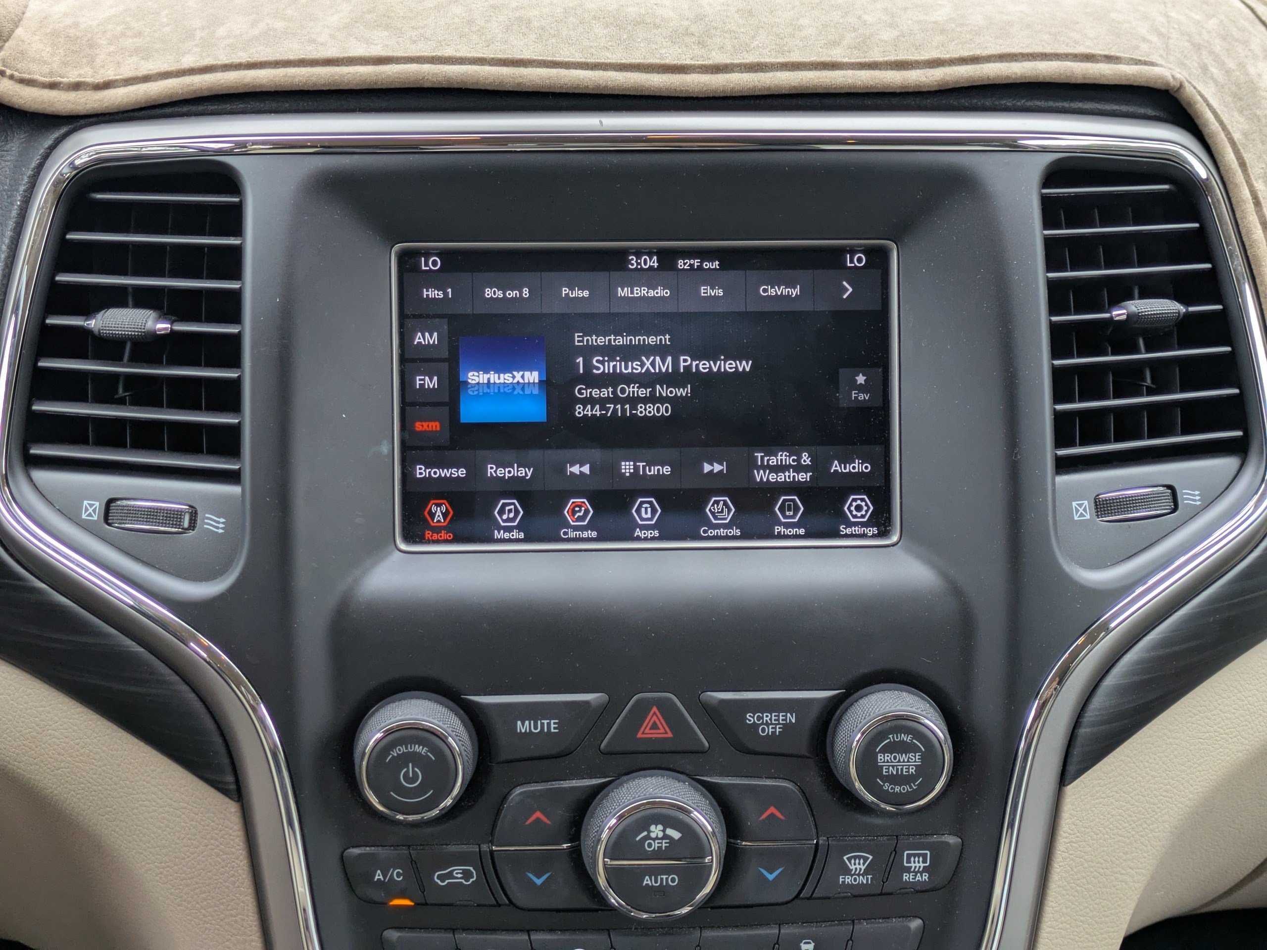 Used 2021 Jeep Grand Cherokee Laredo w/ Security & Convenience Group AWD/4WD image 17