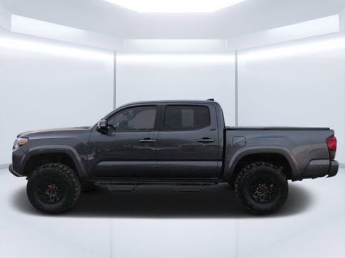 Used 2022 Toyota Tacoma SR5 w/ Technology Package RWD image 6