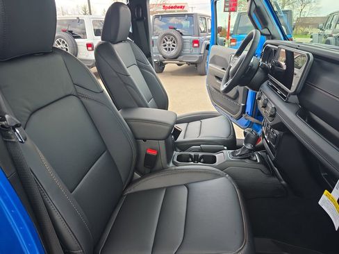 New 2026 Jeep Wrangler Unlimited Sahara AWD/4WD image 10