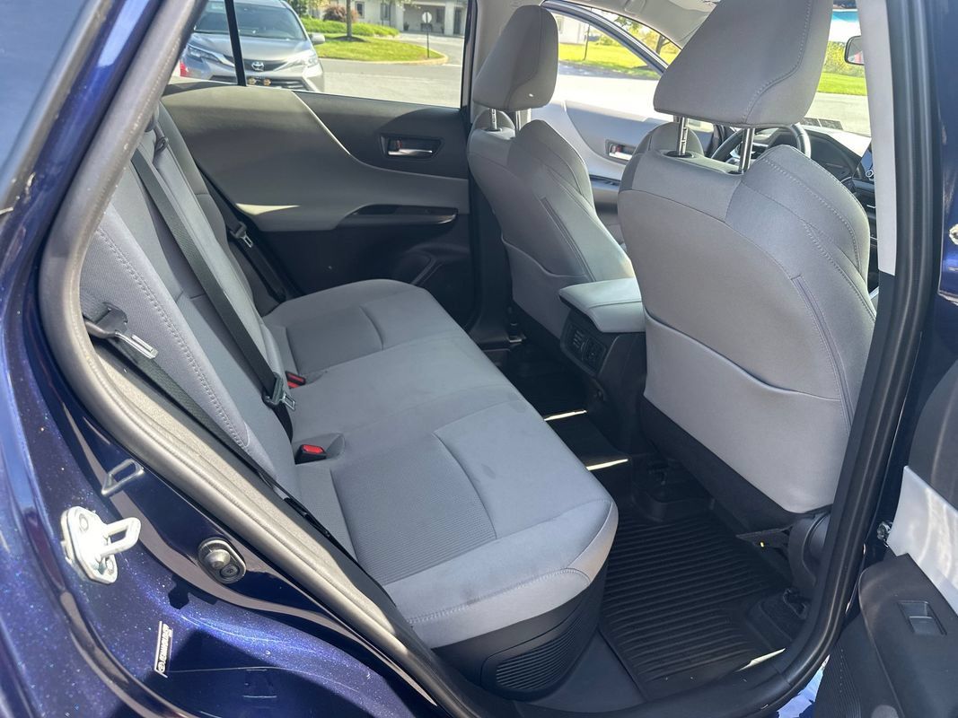 Used 2021 Toyota Venza LE AWD/4WD image 14