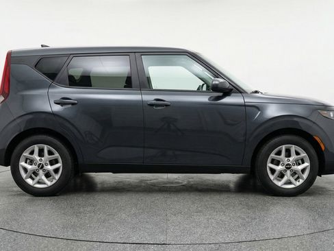 Used 2025 Kia Soul LX w/ LX Technology Package FWD image 11