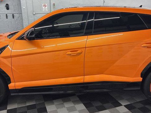 Used 2021 Lamborghini Urus AWD/4WD image 2