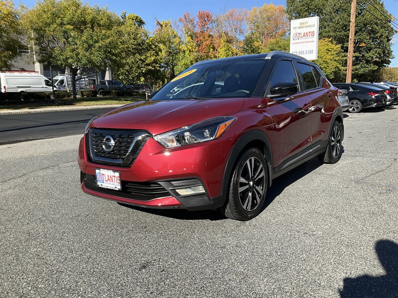 Used 2019 Nissan Kicks SR FWD image 1