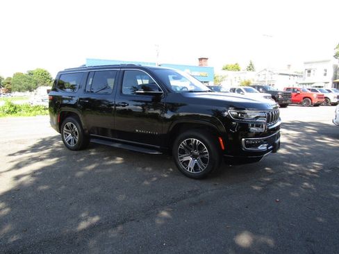 Used 2024 Jeep Wagoneer Series II AWD/4WD image 10