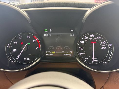 Used 2019 Alfa Romeo Giulia w/ Quick Order Package 22K Sport RWD image 23