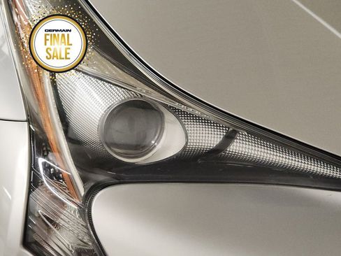 Used 2018 Toyota Prius Two image 12