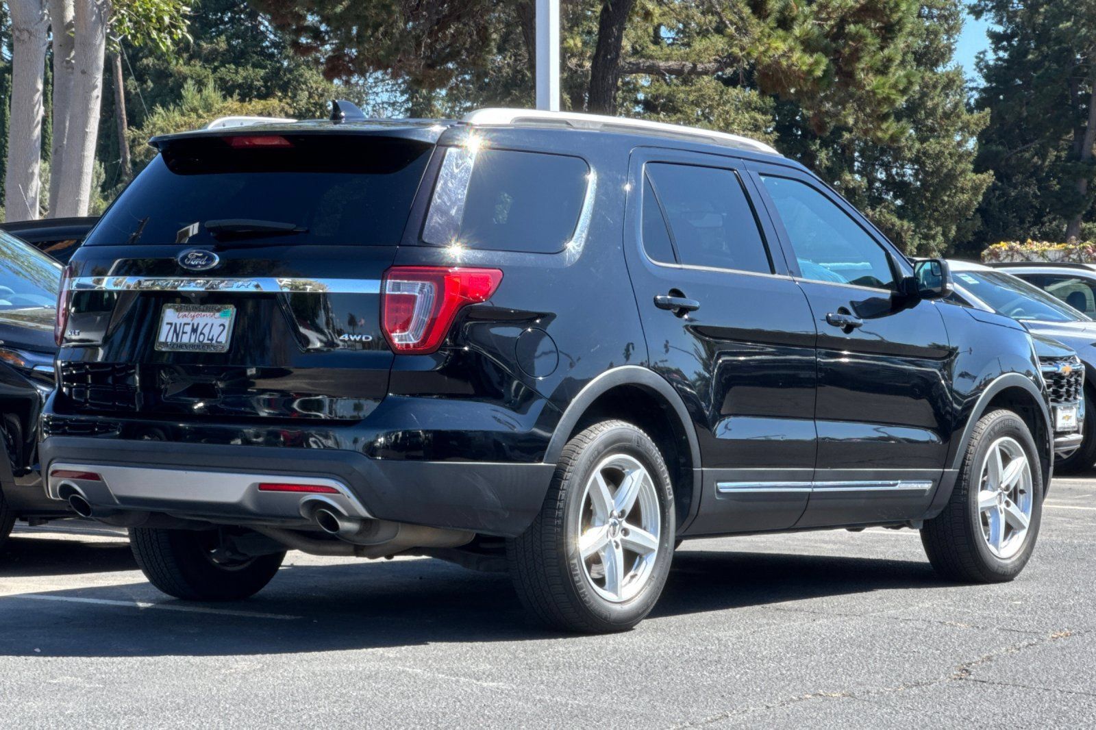 Used 2016 Ford Explorer XLT w/ Equipment Group 202A AWD/4WD image 5