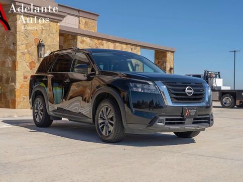 Used 2024 Nissan Pathfinder SV FWD image 2