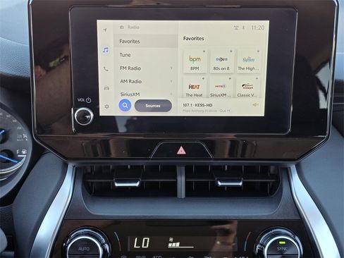 Used 2024 Toyota Venza LE image 12