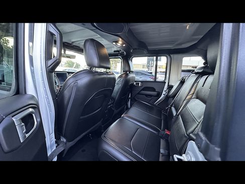 Used 2022 Jeep Wrangler Unlimited Sahara w/ Cold Weather Group AWD/4WD image 6